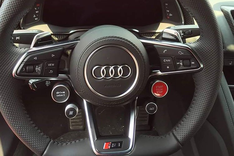 Chi tiet sieu xe Audi R8 V10 Plus 2016 dau tien tai VN-Hinh-9